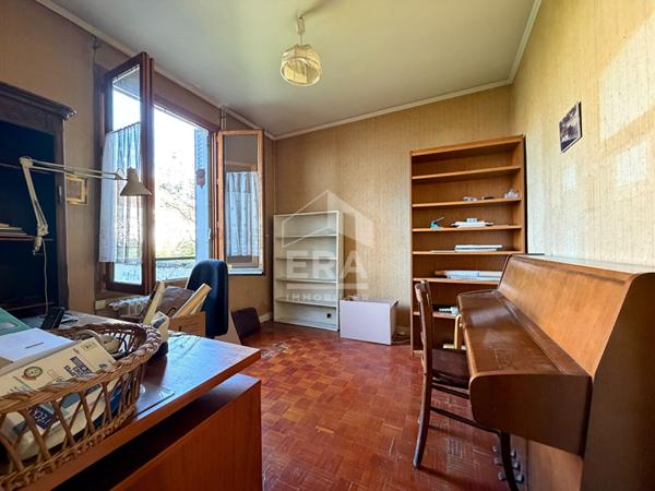 Maison familiale avec grand jardin, cour et sous-sol total