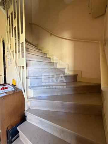 Maison familiale avec grand jardin, cour et sous-sol total