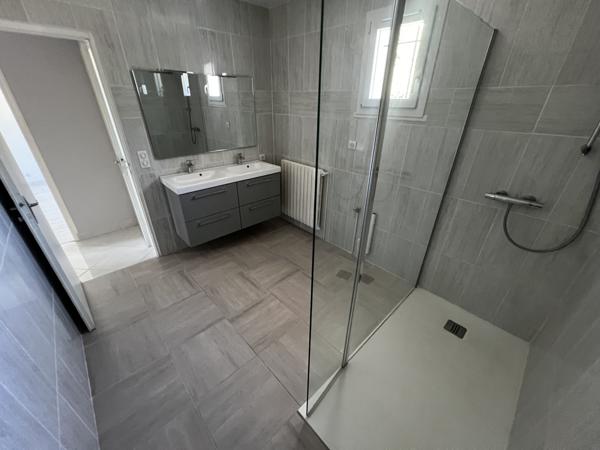 PAVILLON sur SOUS-SOL habitable de PLAIN-PIED - 3 chambres - TERRAIN 818m² clos