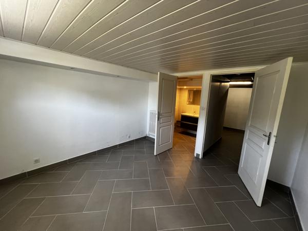 PAVILLON sur SOUS-SOL habitable de PLAIN-PIED - 3 chambres - TERRAIN 818m² clos