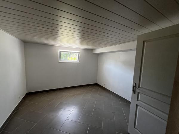 PAVILLON sur SOUS-SOL habitable de PLAIN-PIED - 3 chambres - TERRAIN 818m² clos