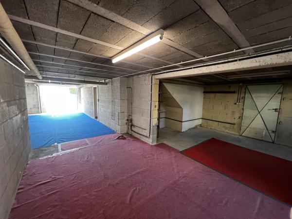 PAVILLON sur SOUS-SOL habitable de PLAIN-PIED - 3 chambres - TERRAIN 818m² clos