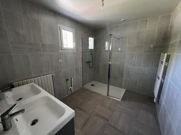 PAVILLON sur SOUS-SOL habitable de PLAIN-PIED - 3 chambres - TERRAIN 818m² clos