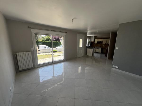 PAVILLON sur SOUS-SOL habitable de PLAIN-PIED - 3 chambres - TERRAIN 818m² clos