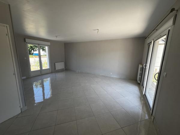 PAVILLON sur SOUS-SOL habitable de PLAIN-PIED - 3 chambres - TERRAIN 818m² clos