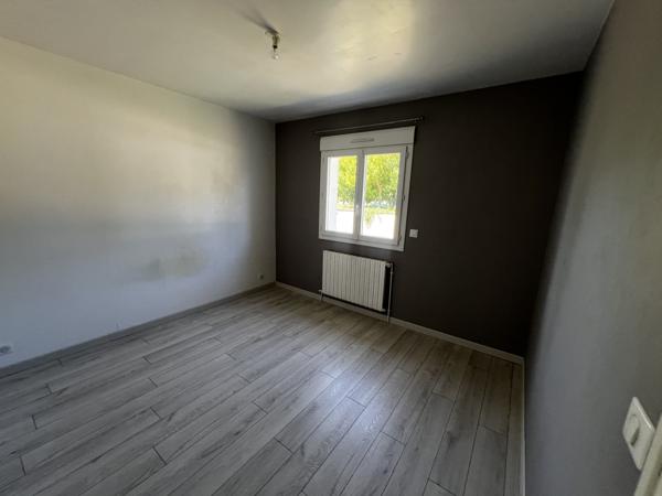 PAVILLON sur SOUS-SOL habitable de PLAIN-PIED - 3 chambres - TERRAIN 818m² clos