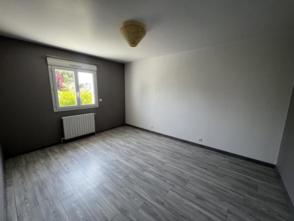 PAVILLON sur SOUS-SOL habitable de PLAIN-PIED - 3 chambres - TERRAIN 818m² clos