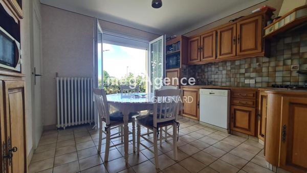 Maison à BRESSUIRE, 79300 - 7 pièces 103m²