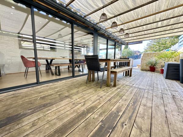 Maison rénovée avec maison d’amis, piscine et jardin. Penne-d'Agenais (47140)