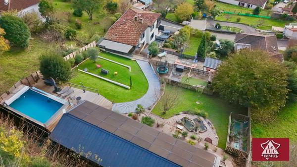 Maison rénovée avec maison d’amis, piscine et jardin. Penne-d'Agenais (47140)