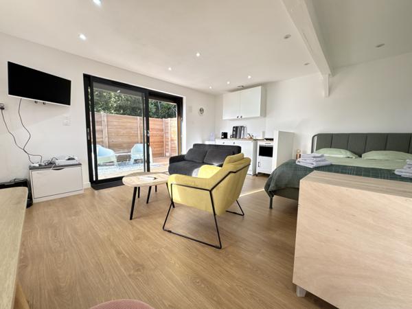 Maison rénovée avec maison d’amis, piscine et jardin. Penne-d'Agenais (47140)