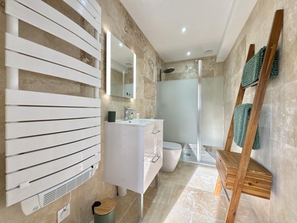 Maison rénovée avec maison d’amis, piscine et jardin. Penne-d'Agenais (47140)