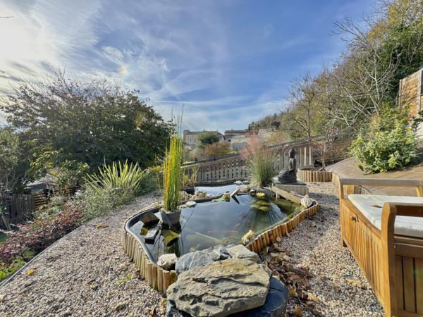 Maison rénovée avec maison d’amis, piscine et jardin. Penne-d'Agenais (47140)