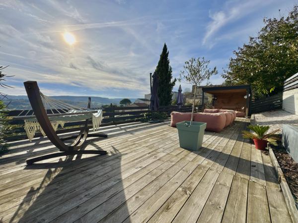 Maison rénovée avec maison d’amis, piscine et jardin. Penne-d'Agenais (47140)