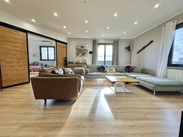 Maison rénovée avec maison d’amis, piscine et jardin. Penne-d'Agenais (47140)