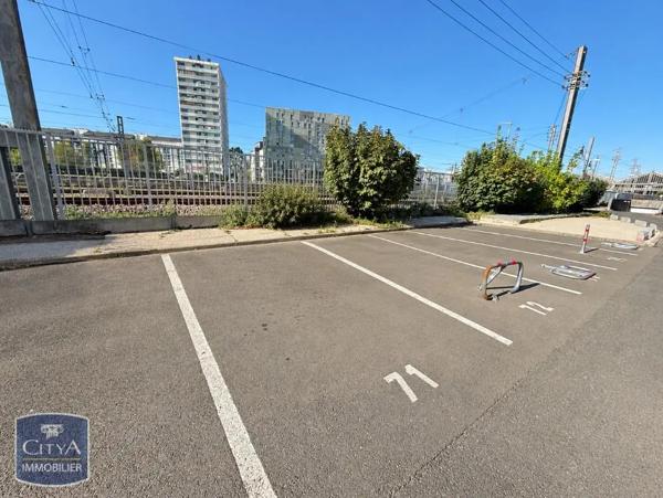 Parking à louer 12m² Tours (37000)