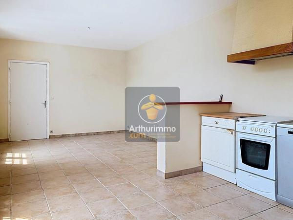 Vente                                                      Appartement
                        
                     3 pièces                      61 m2                     à Melun
