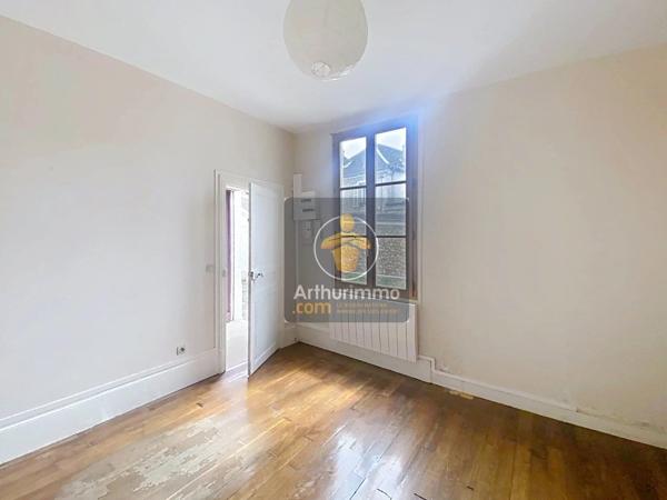 Vente                                                      Appartement
                        
                     3 pièces                      61 m2                     à Melun