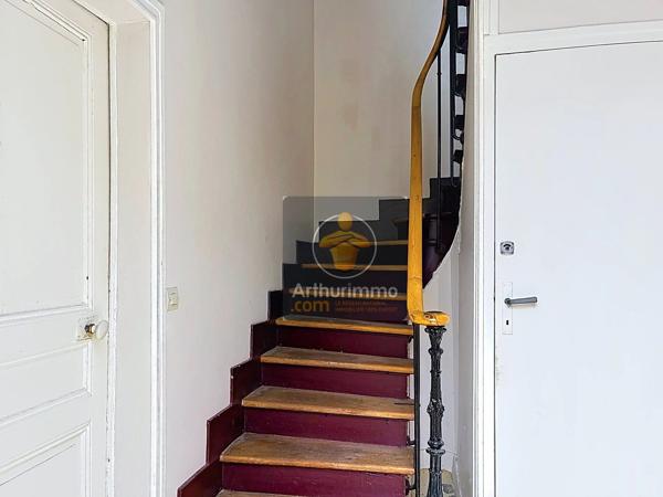 Vente                                                      Appartement
                        
                     3 pièces                      61 m2                     à Melun
