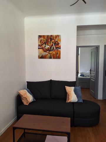 Location                                                      Appartement
                        
                     2 pièces                      38 m2                     à Clichy