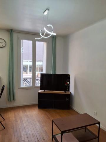 Location                                                      Appartement
                        
                     2 pièces                      38 m2                     à Clichy