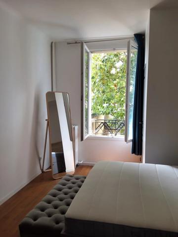 Location                                                      Appartement
                        
                     2 pièces                      38 m2                     à Clichy