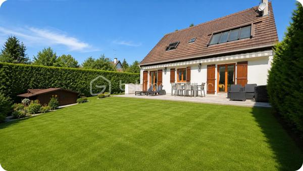 Dans un secteur recherché,  venez découvrir cette belle maison familiale de 142 m2 édifiée sur un terrain clos de 749 m2. 

Rdc atypique et plein de charme. Entrée, grand séjour "cathédrale" baigné de lumière, cuisine américaine équipée. 

La partie nuit, bien distincte, offre au RDC 2 voire 3 chambres, une salle d’eau et WC. 

A l'étage, élégante mezzanine,  belle suite parentale avec dressing et salle d'eau à aménager. 

Grand sous-sol pouvant accueillir 2 voitures, buanderie avec douche et WC.

Un cadre verdoyant pour cette maison idéalement située proches écoles et commerces.  Des prestations de qualité : double vitrage PVC, pompe chaleur réversible, poêle à bois.. pour un DPE en C et une consommation maîtrisée.  

 Terrain clos pouvant accueillir plusieurs véhicules.

Visite sur RDV
