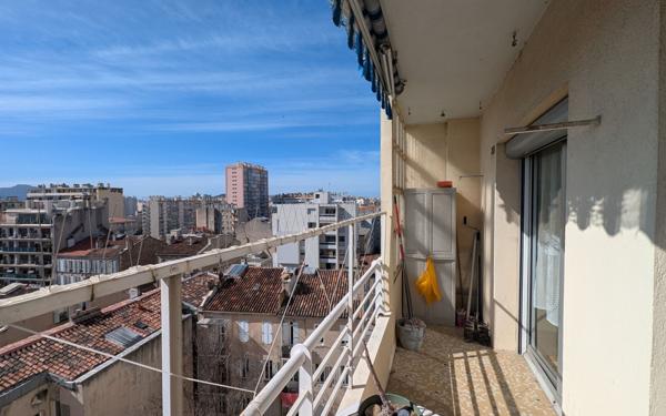 Appartement à vendre    3 pièces • 76,77 m2 Marseille 5