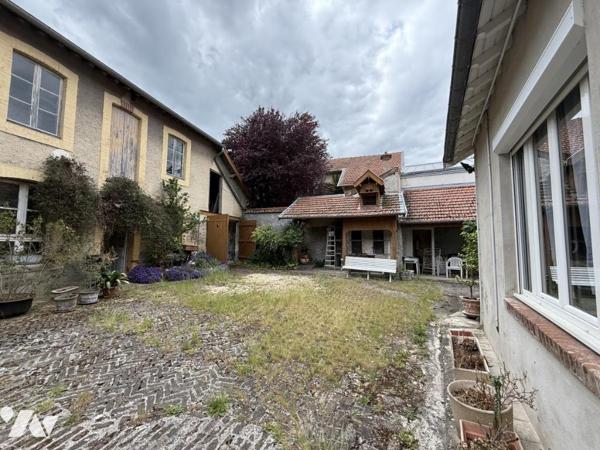 ORMES- Ensemble immobilier Maison T8 202m2 et dépendances