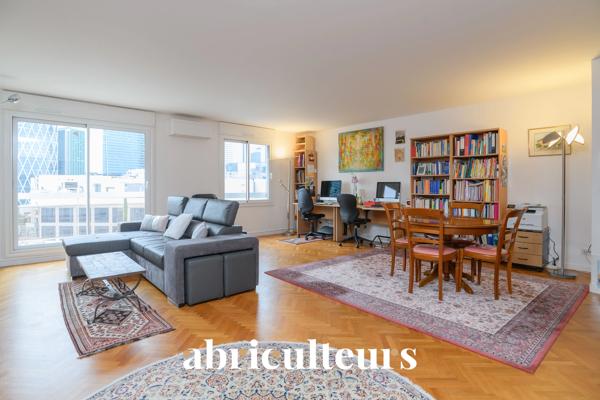 Dernier étage avec vue exceptionnelle sur La Défense Superbe T4 familial à Courbevoie
