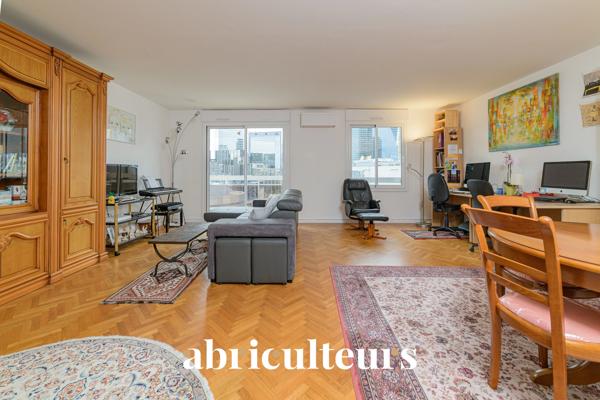 Dernier étage avec vue exceptionnelle sur La Défense Superbe T4 familial à Courbevoie