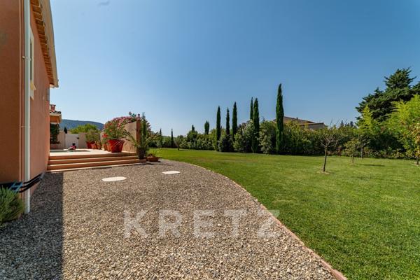 Maison de plein-pied de 200m2 avec piscine - Luberon