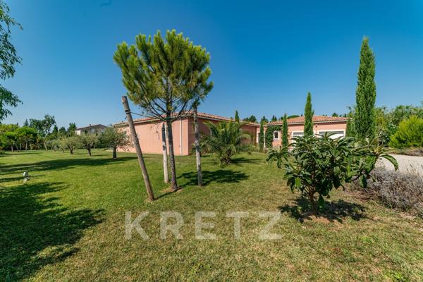 Maison de plein-pied de 200m2 avec piscine - Luberon