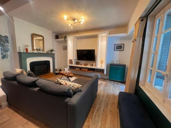 L'Isle-sur-la-Sorgue (84800) A VENDRE MAISON A ETAGE PLEIN CENTRE VILLE DE L ISLE SUR LA SORGUE