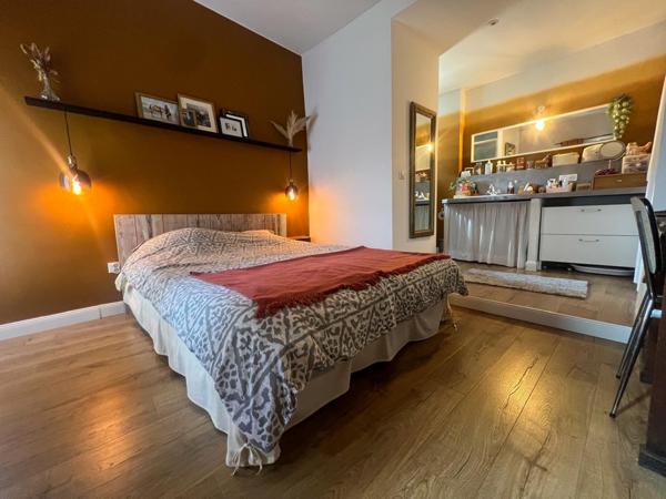 L'Isle-sur-la-Sorgue (84800) A VENDRE MAISON A ETAGE PLEIN CENTRE VILLE DE L ISLE SUR LA SORGUE