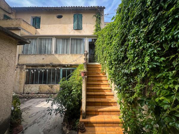 L'Isle-sur-la-Sorgue (84800) A VENDRE MAISON A ETAGE PLEIN CENTRE VILLE DE L ISLE SUR LA SORGUE