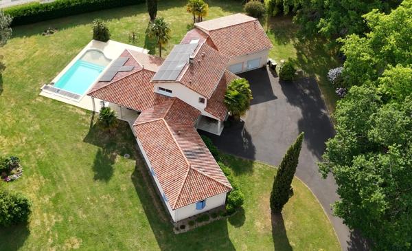 Maison élégante avec piscine, grand jardin et portail électrique – à proximité du centre de Brigueuil