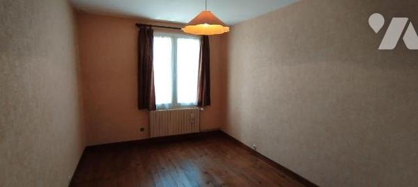 Maison à découvrir à CRECY SUR SERRE, avec garage, atelier et jardin. Avec une surface habitabl...