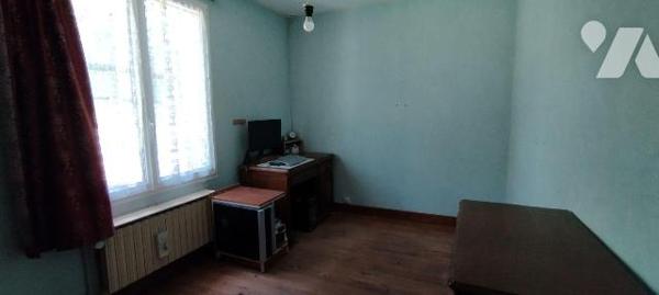 Maison à découvrir à CRECY SUR SERRE, avec garage, atelier et jardin. Avec une surface habitabl...