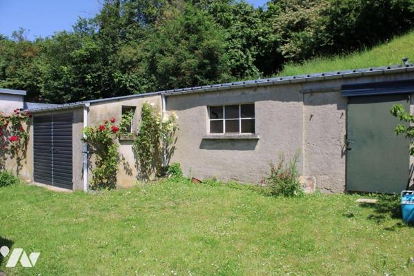 Maison à découvrir à CRECY SUR SERRE, avec garage, atelier et jardin. Avec une surface habitabl...
