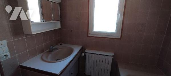 Maison à découvrir à CRECY SUR SERRE, avec garage, atelier et jardin. Avec une surface habitabl...