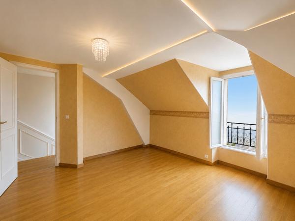 À vendre, maison de charme à 25 minutes de Paris, 6 pièces LE MEE SUR SEINE VILLAGE (77)