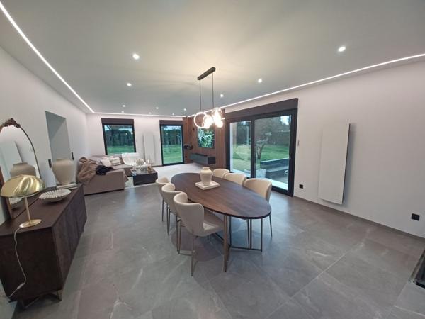 Magnifique Villa - 4 chambres - 3 SDD - Jardin 1900 m2 - Garage