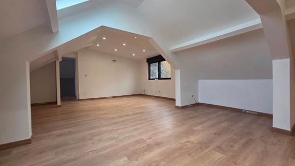 Magnifique Villa - 4 chambres - 3 SDD - Jardin 1900 m2 - Garage