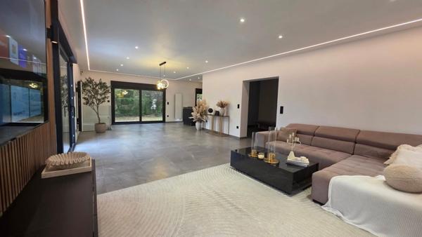 Magnifique Villa - 4 chambres - 3 SDD - Jardin 1900 m2 - Garage