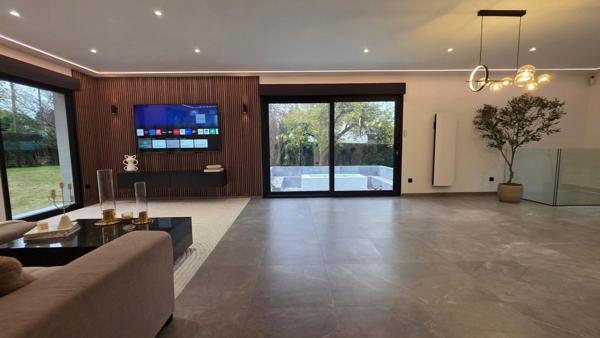 Magnifique Villa - 4 chambres - 3 SDD - Jardin 1900 m2 - Garage