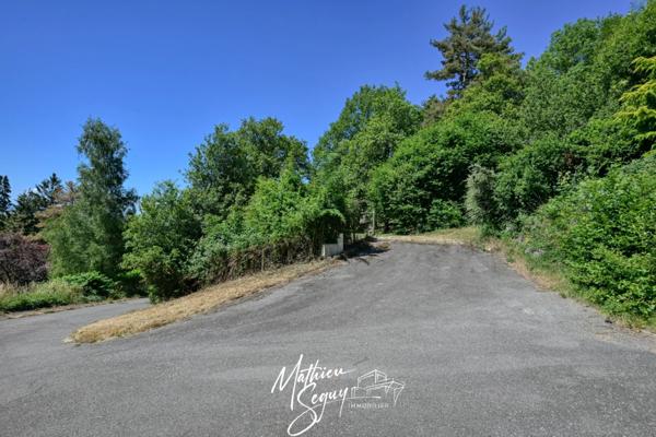 Terrain à bâtir de 2815 m² à AVEIZE (69)