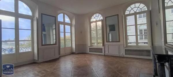 Appartement à louer 5 pièces 164.02m² Orléans (45000)