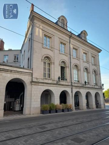 Appartement à louer 5 pièces 164.02m² Orléans (45000)