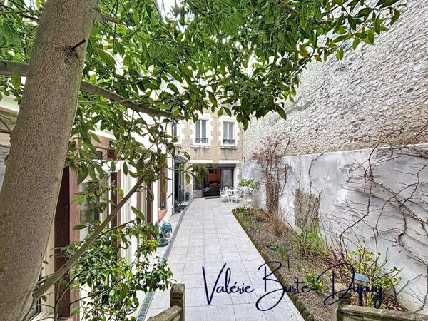 Orléans St Vincent à 15min de la place du Martroi à pied Maison de ville à vendre 5 Chambres avec terrasse arborée et stationnements possible